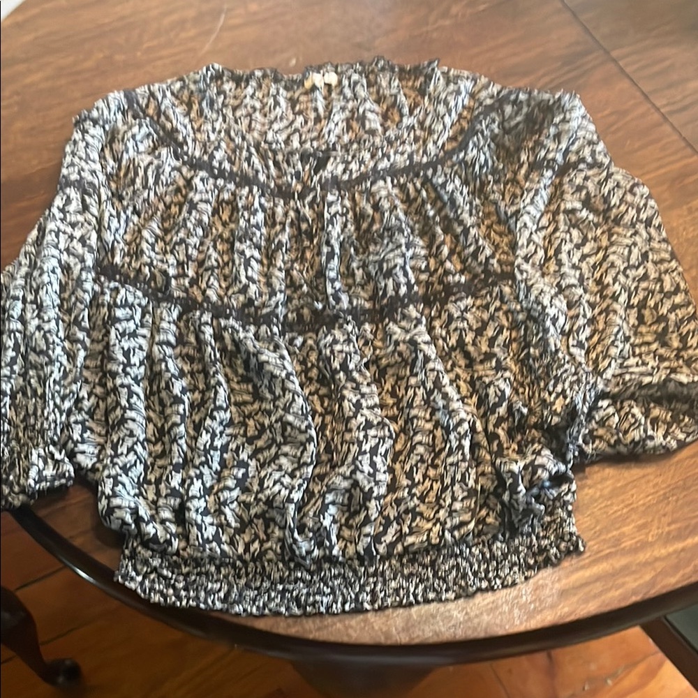 Chic Sundance L Black and White Smocked Puff Sleeve Blouse